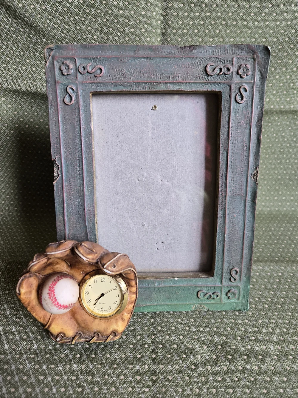 Rustic Baseball Theme Distressed Resin Photo Frame With Watch Face In Mit